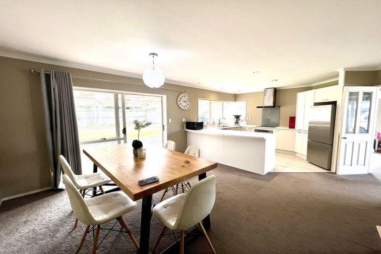 Photo of property in 12 Sheldon Place, Burswood, Auckland, 2013