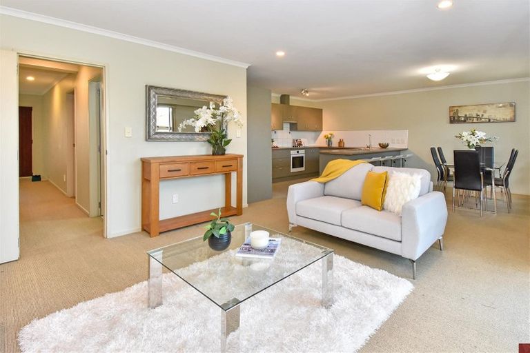 Photo of property in 8 Lime Crescent, Papakura, 2110