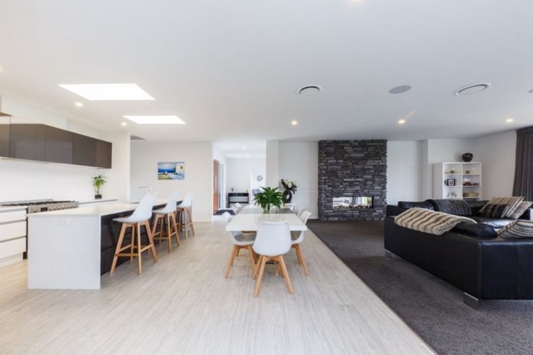 Photo of property in 33 Hartwell Drive, Kelvin Grove, Palmerston North, 4470