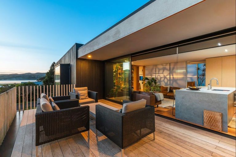 Photo of property in 30 Nihinihi Avenue, Raglan, 3225