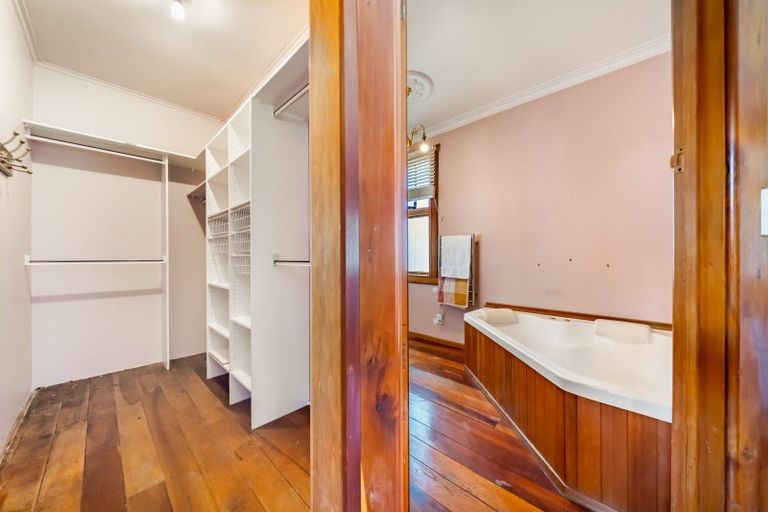 Photo of property in 17 Paremata Crescent, Paremata, Porirua, 5024