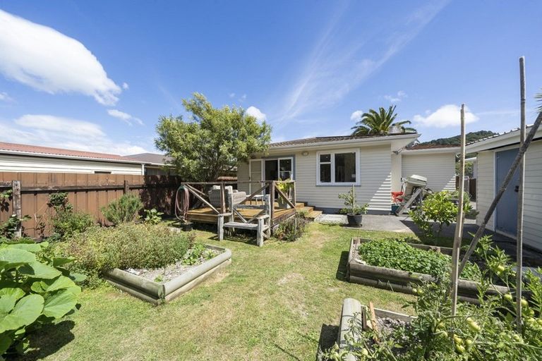 Photo of property in 44 Momona Street, Wainuiomata, Lower Hutt, 5014