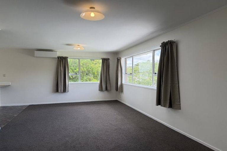 Photo of property in 10 Ciprian Place, Henderson, Auckland, 0612