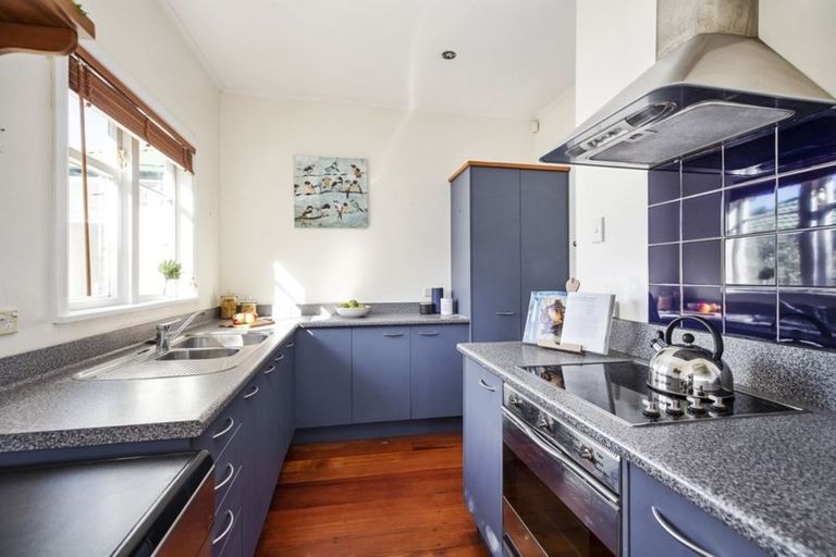 Photo of property in 1d Kereru Bend, Tawa, Wellington, 5028