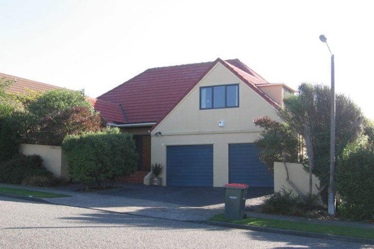 Photo of property in 114 Westchester Drive, Churton Park, Wellington, 6037