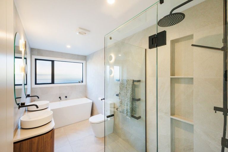 Photo of property in 56 Kanuka Drive, Hokowhitu, Palmerston North, 4410