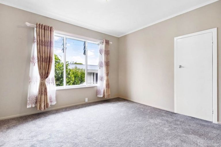 Photo of property in 80 Roberts Road, Te Atatu South, Auckland, 0610
