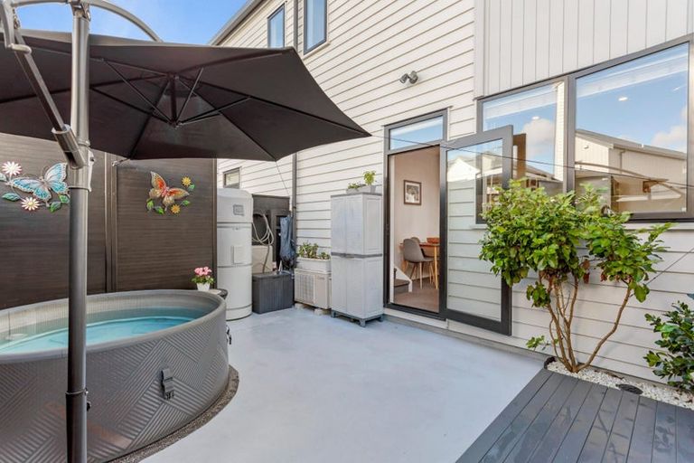 Photo of property in 10 Uku Lane, Hobsonville, Auckland, 0616