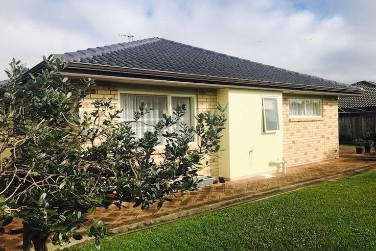 Photo of property in 15 Hillwell Drive, Henderson, Auckland, 0612