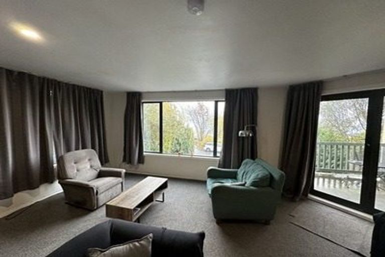 Photo of property in 10b Cameron Place, Fernhill, Queenstown, 9300