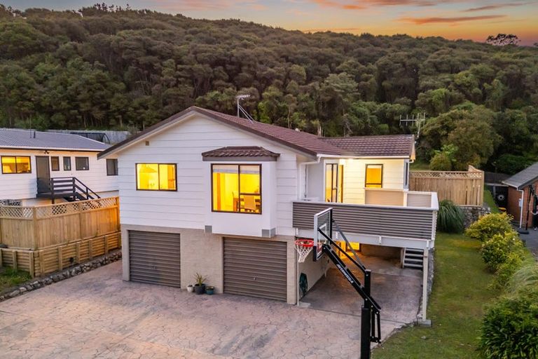 Photo of property in 56 Albatross Close, Whitby, Porirua, 5024