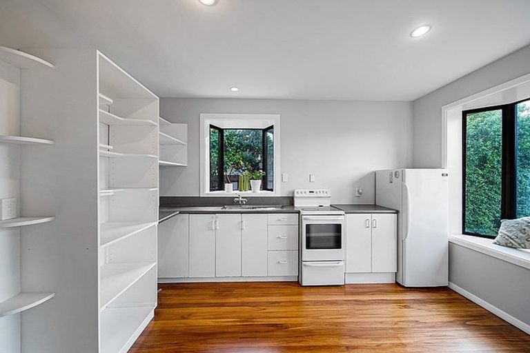 Photo of property in 18 Frensham Crescent, Woolston, Christchurch, 8062