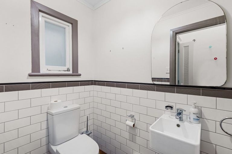 Photo of property in 54 Majoribanks Street, Mount Victoria, Wellington, 6011