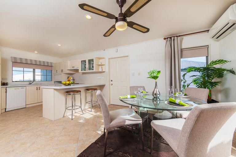 Photo of property in 54d Delta Avenue, New Lynn, Auckland, 0600