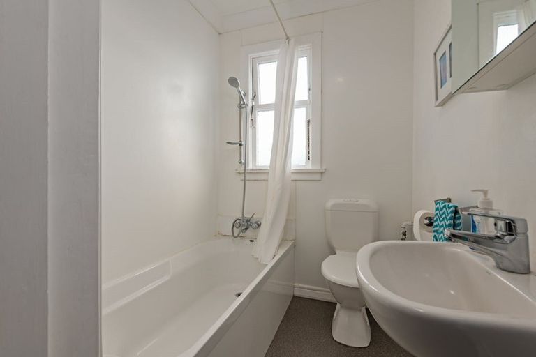 Photo of property in 16 Freyberg Street, Roslyn, Palmerston North, 4414