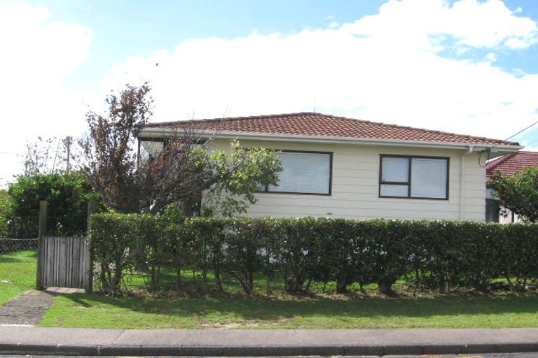Photo of property in 15 Strid Road, Te Atatu South, Auckland, 0610