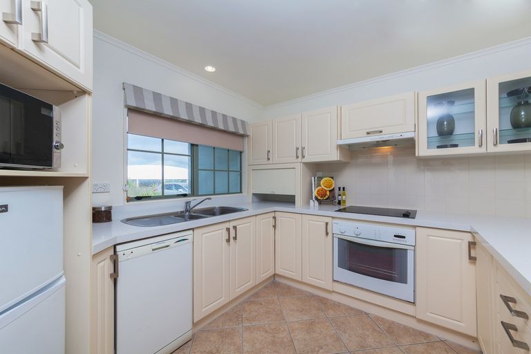 Photo of property in 54d Delta Avenue, New Lynn, Auckland, 0600