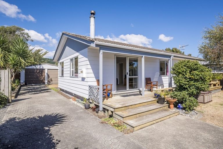 Photo of property in 15 Linwood Drive, Paraparaumu, 5032