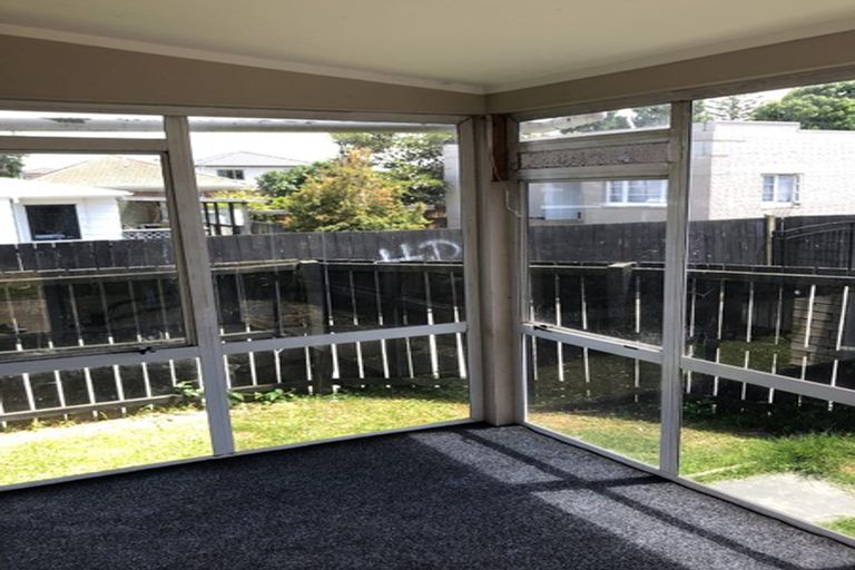 Photo of property in 17 Viola Avenue, Mangere East, Auckland, 2024