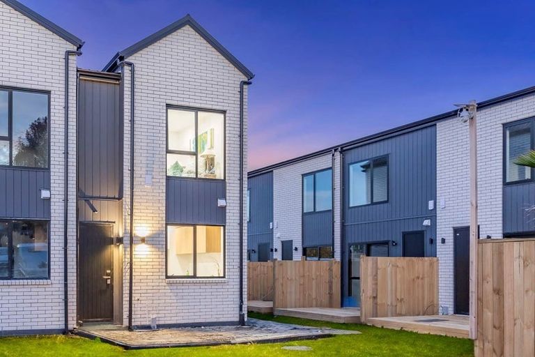 Photo of property in 6/7 Broadview Place, Howick, Auckland, 2014
