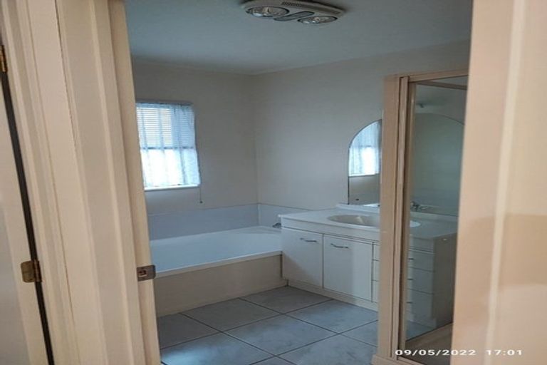 Photo of property in 25j Youngs Road, Papakura, 2110