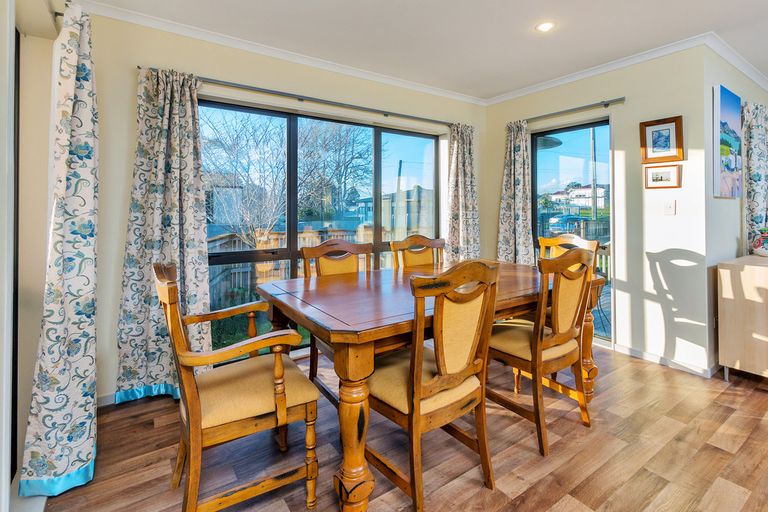 Photo of property in 1 Valley Road, Waiuku, 2123