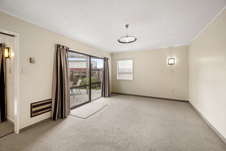 Photo of property in 2/386 Gloucester Street, Taradale, Napier, 4112