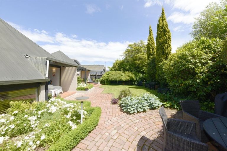 Photo of property in 18 Highland Place, Avonhead, Christchurch, 8042