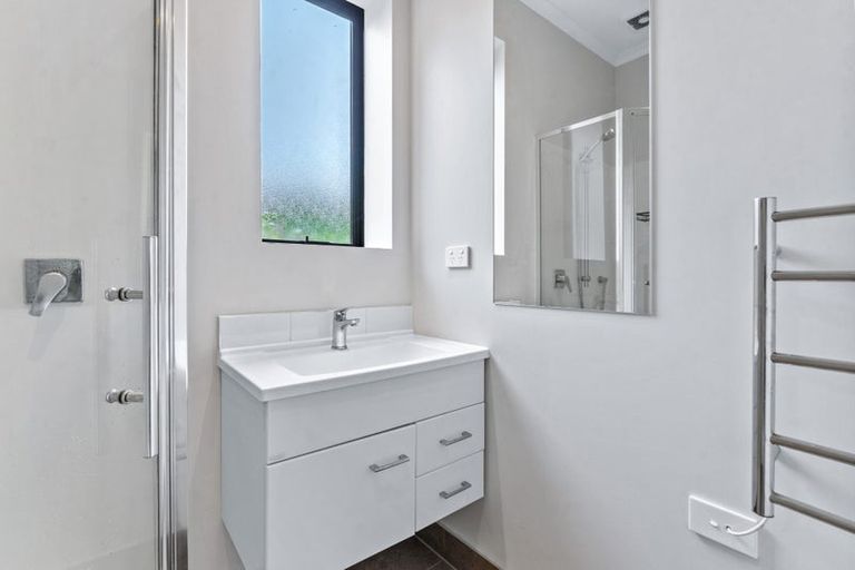 Photo of property in 1/7 Uku Lane, Hobsonville, Auckland, 0616