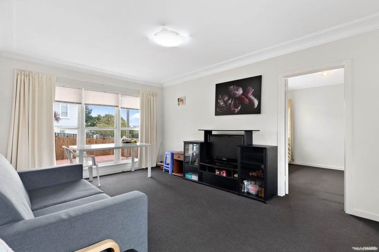 Photo of property in 53 Bruce Road, Glenfield, Auckland, 0629