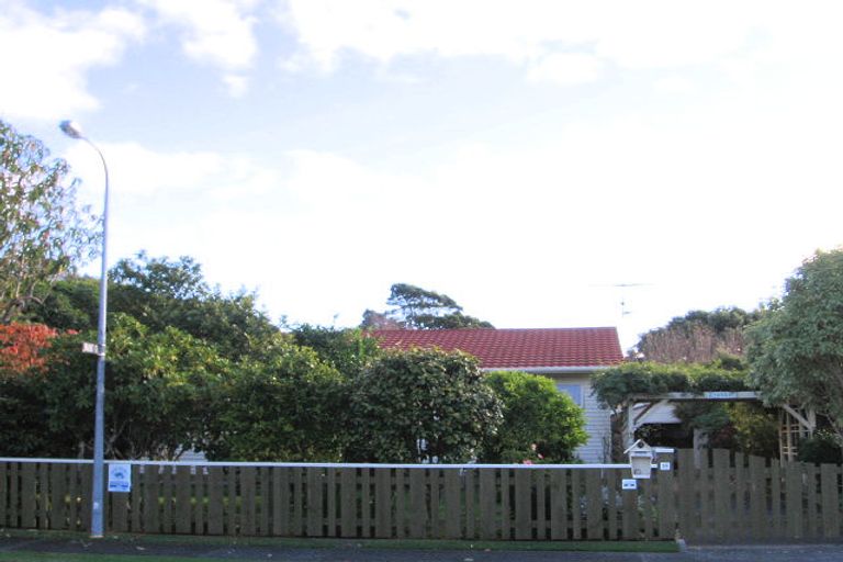 Photo of property in 16 Leybourne Avenue, Waikanae, 5036