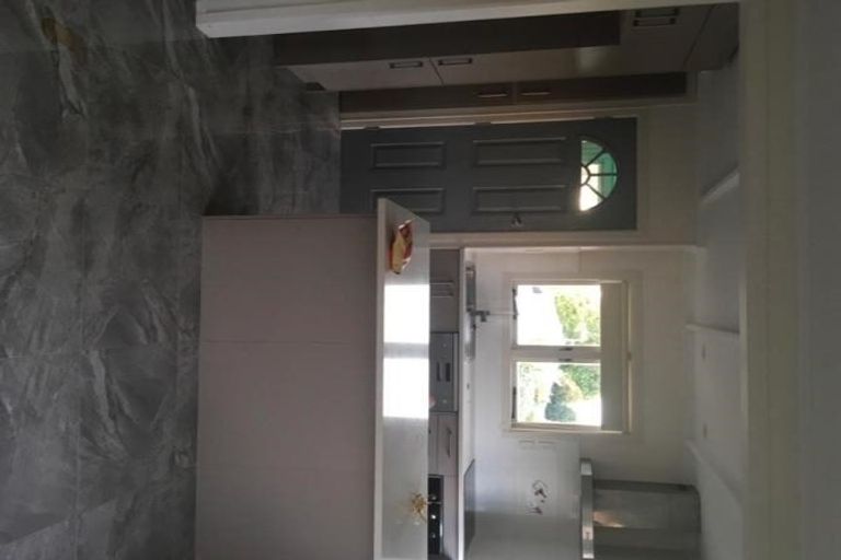 Photo of property in 6 Paton Avenue, Te Atatu South, Auckland, 0610