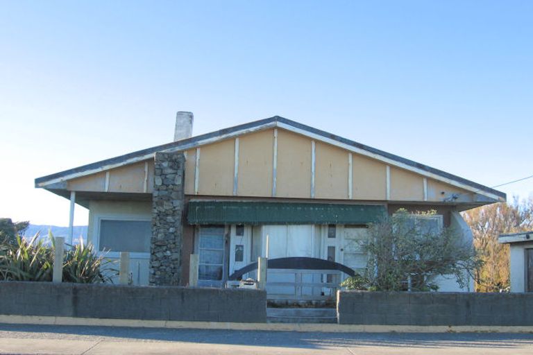 Photo of property in 8 Marine Parade, Otaki Beach, Otaki, 5512