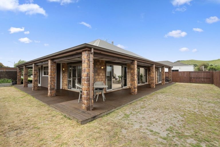 Photo of property in 23 Putaka Place, Papamoa Beach, Papamoa, 3118