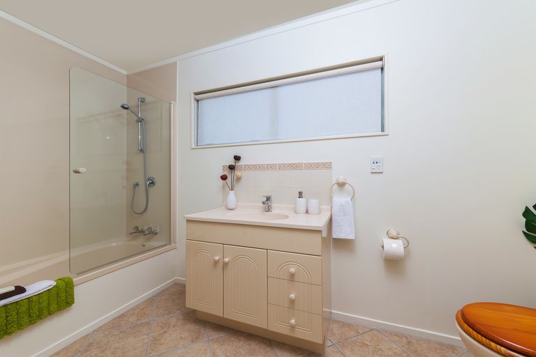 Photo of property in 54d Delta Avenue, New Lynn, Auckland, 0600