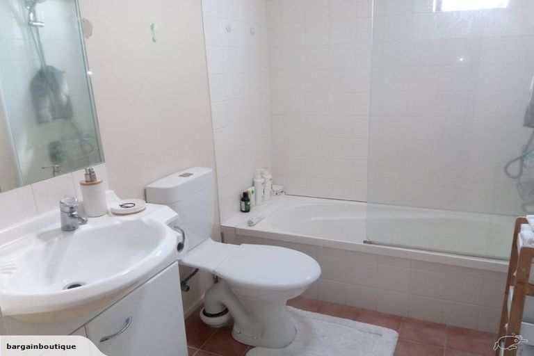 Photo of property in The Grange, 92/92 Bush Road, Albany, Auckland, 0632