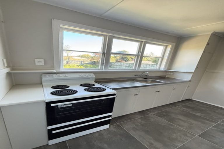 Photo of property in 42 Pitcairn Crescent, Bryndwr, Christchurch, 8053