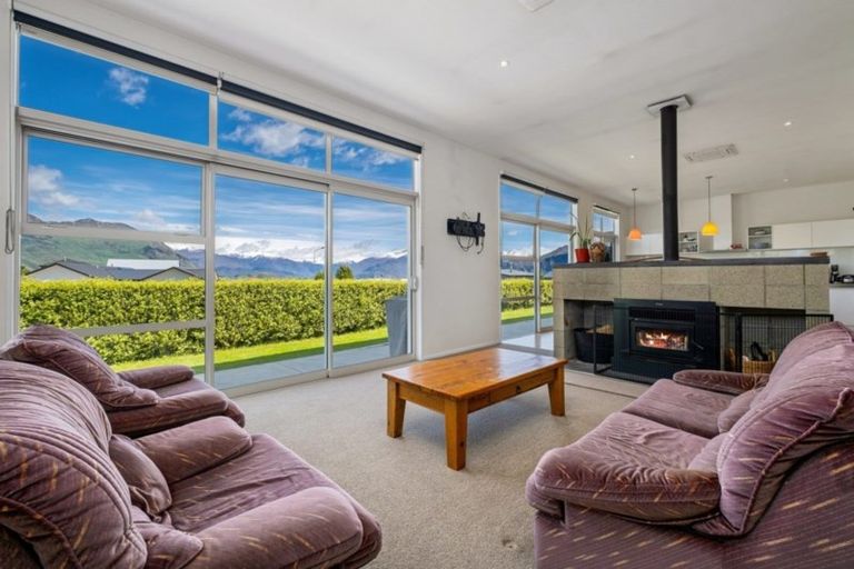 Photo of property in 10 Mcleod Avenue, Wanaka, 9305