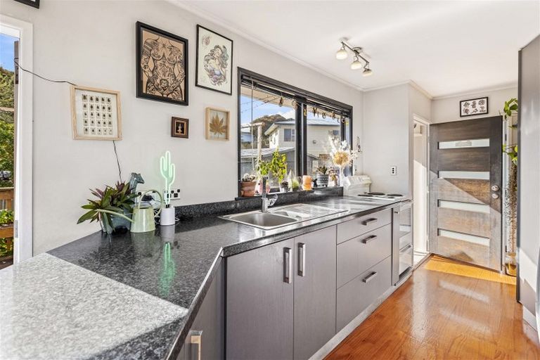 Photo of property in 9 Flaxdale Street, Birkdale, Auckland, 0626