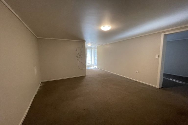 Photo of property in 4 Kervil Avenue, Te Atatu Peninsula, Auckland, 0610