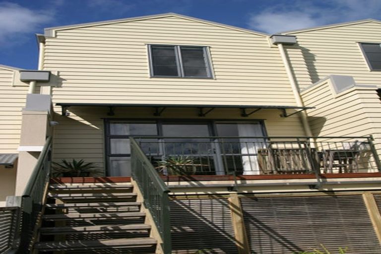 Photo of property in 2/5 Carolina Place, Albany, Auckland, 0632