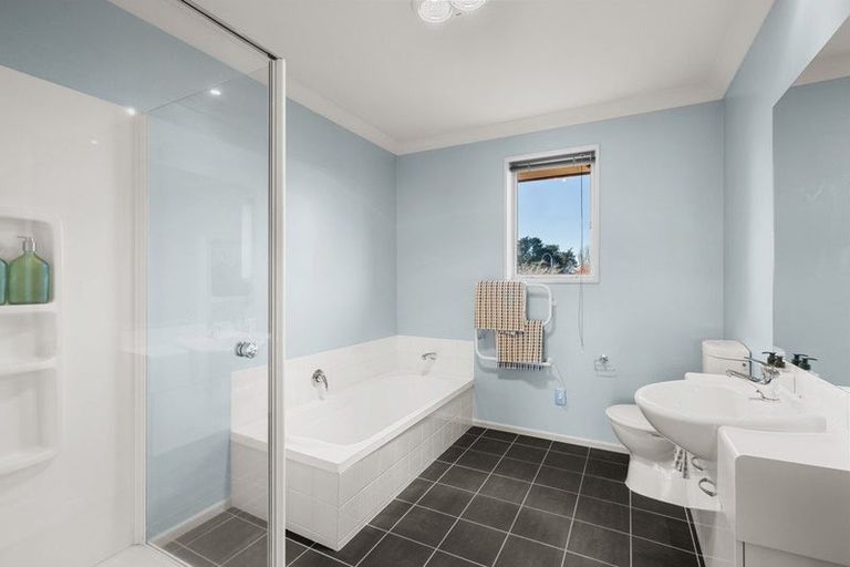Photo of property in 54 Willowview Drive, Redwood, Christchurch, 8051