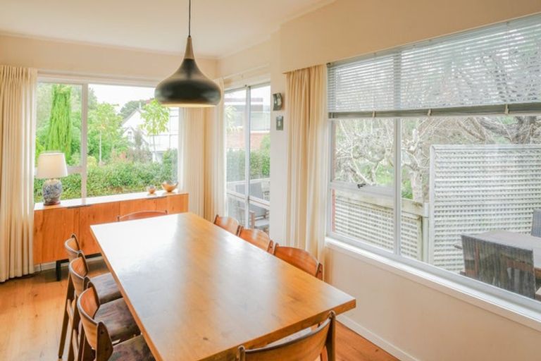 Photo of property in 28 James Evans Drive, Northcote, Auckland, 0627