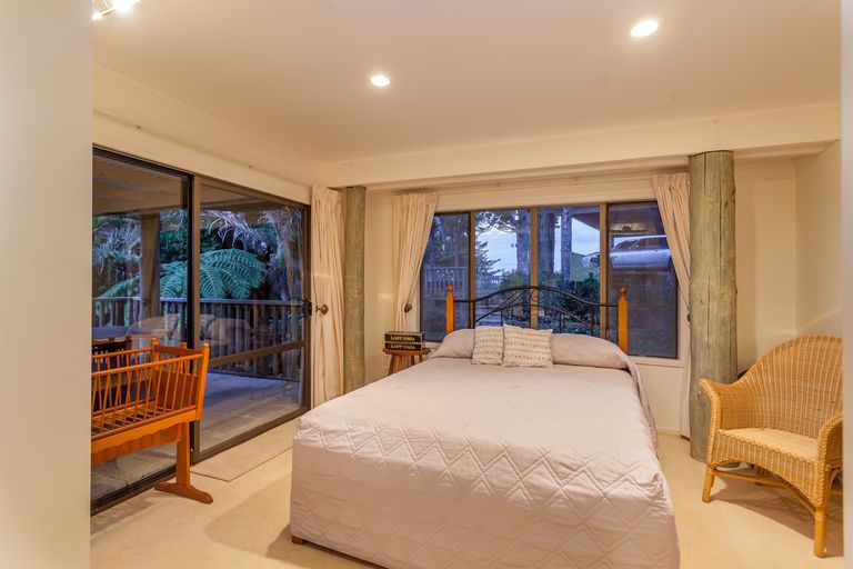 Photo of property in 39 Kohu Road, Titirangi, Auckland, 0604