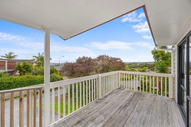 Photo of property in 18 Van Dyke Place, West Harbour, Auckland, 0618