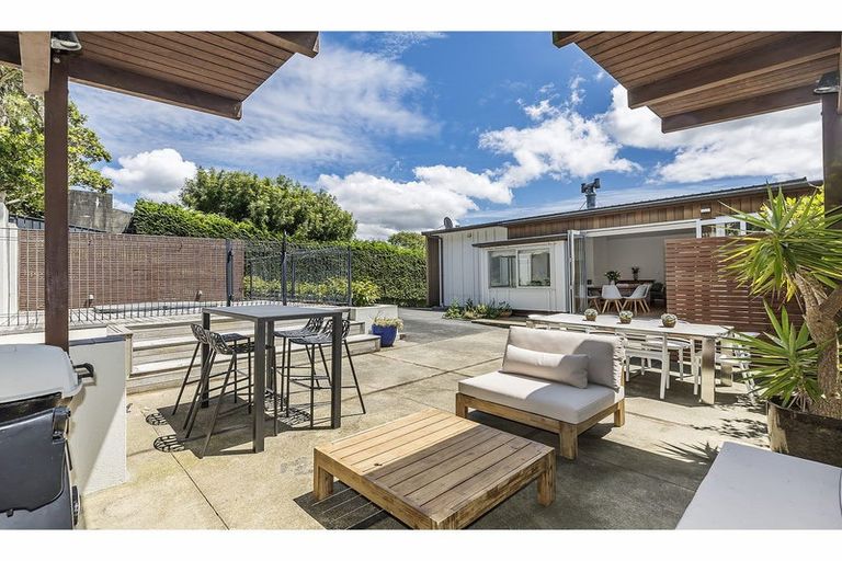 Photo of property in 26 Waru Street, Khandallah, Wellington, 6035