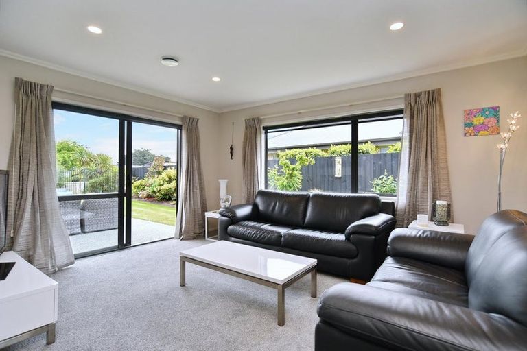 Photo of property in 3 Orewa Close, Parklands, Christchurch, 8083