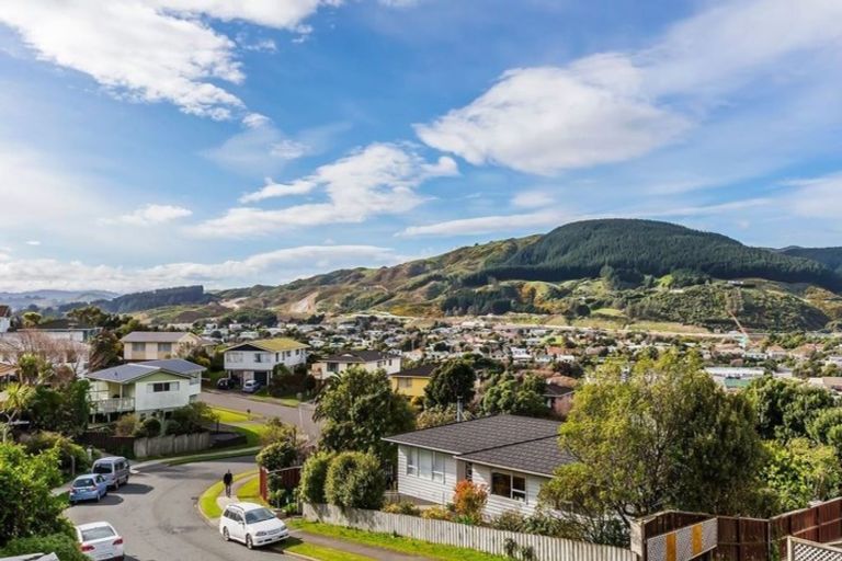 Photo of property in 14 Katarina Grove, Tawa, Wellington, 5028