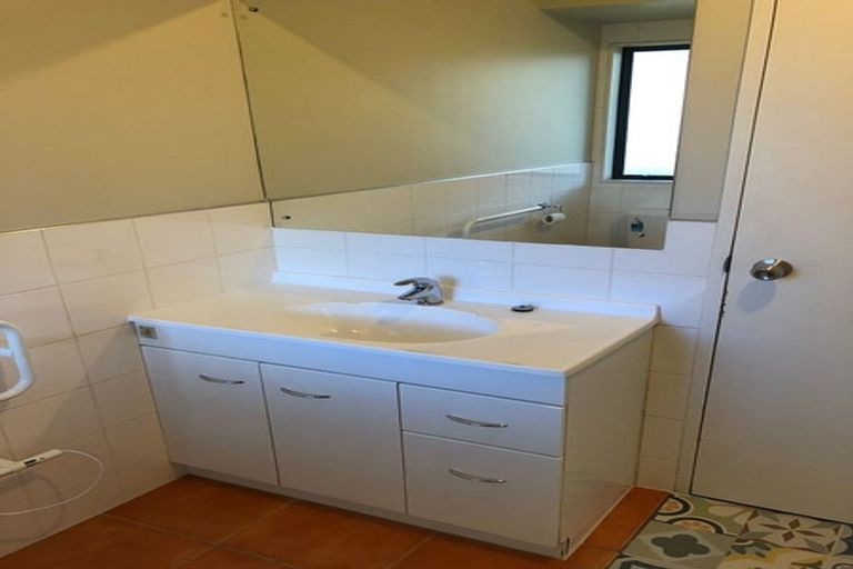 Photo of property in 42 Pisces Road, Glen Eden, Auckland, 0602