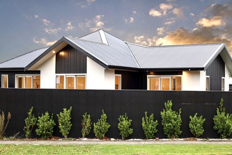 Photo of property in 1 Samuel Place, Terrace End, Palmerston North, 4410